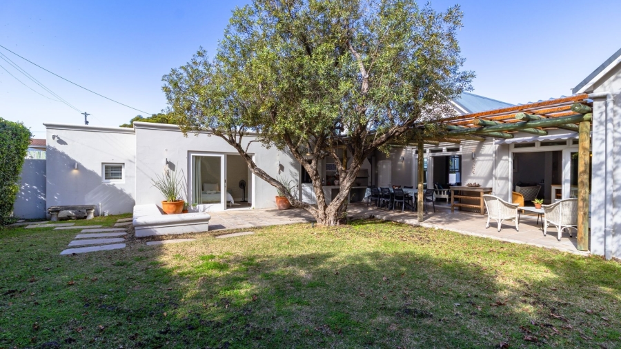 To Let 5 Bedroom Property for Rent in Onrus Western Cape